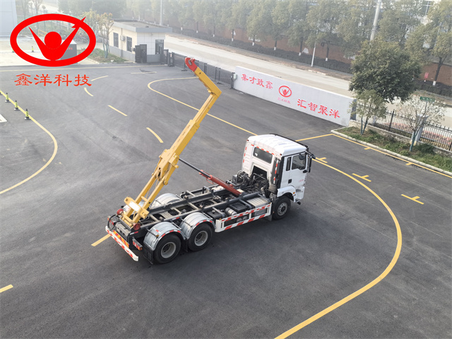 25吨陕汽德龙勾臂垃圾车