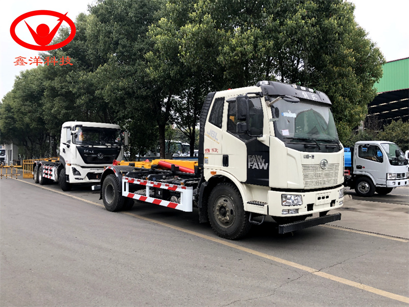 18吨解放勾臂垃圾车