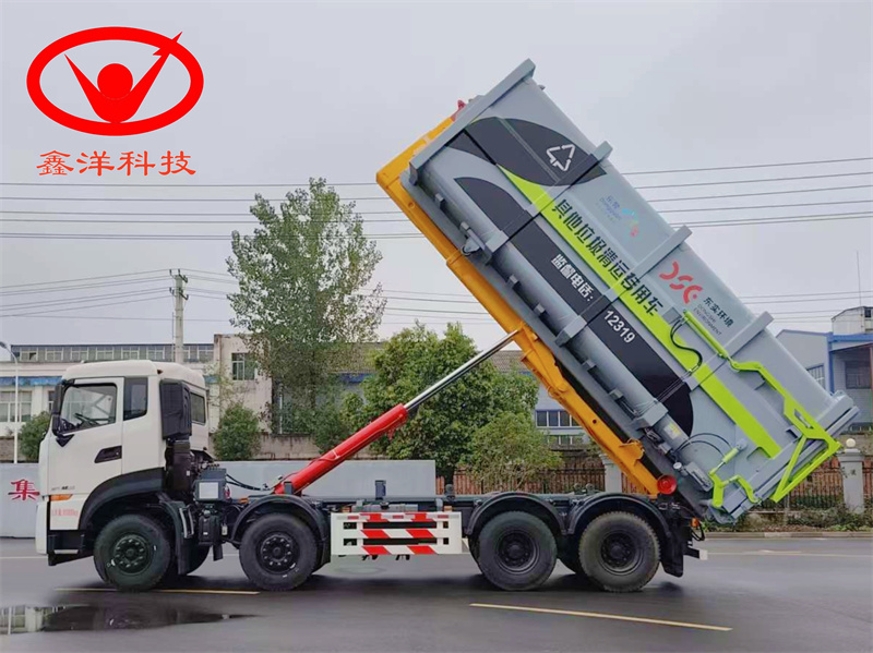 31吨东风天龙勾臂垃圾车