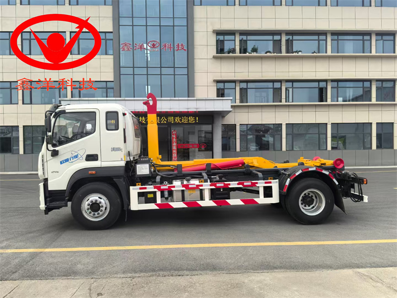 欧曼勾臂垃圾车