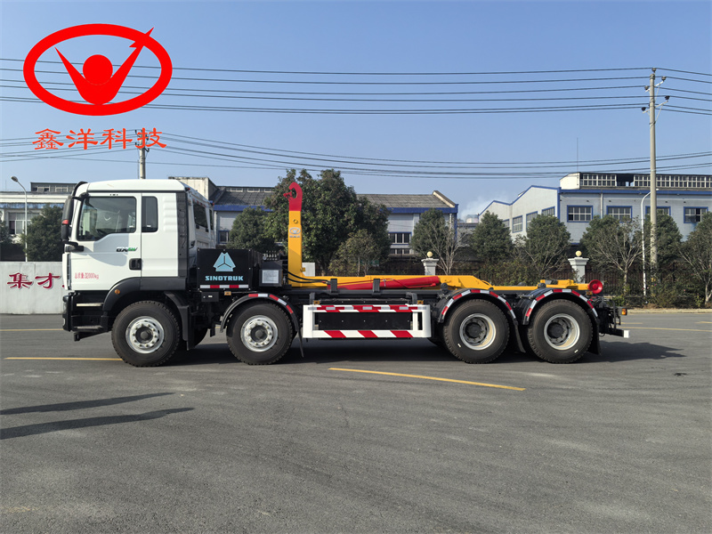 纯电动重汽汕德卡8×4勾臂垃圾车