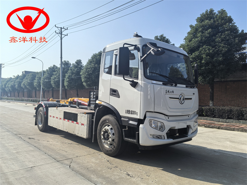 纯电动东风天锦勾臂垃圾车