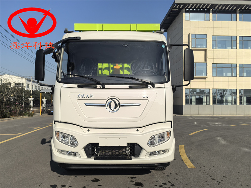 纯电动东风天锦勾臂垃圾车