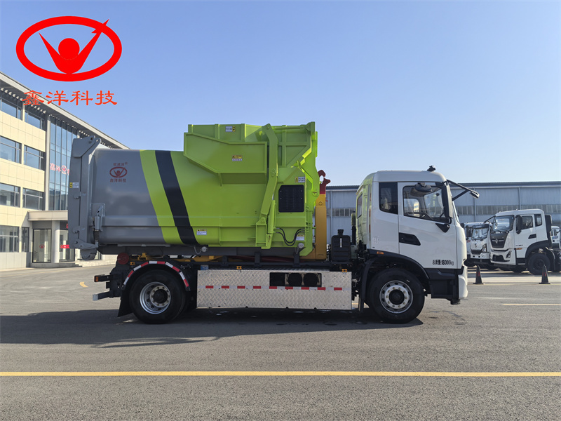 纯电动东风天锦勾臂垃圾车