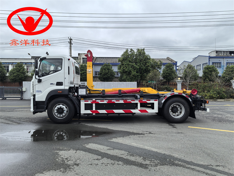 纯电动欧曼勾臂垃圾车
