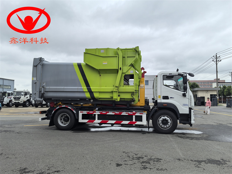 纯电动欧曼勾臂垃圾车