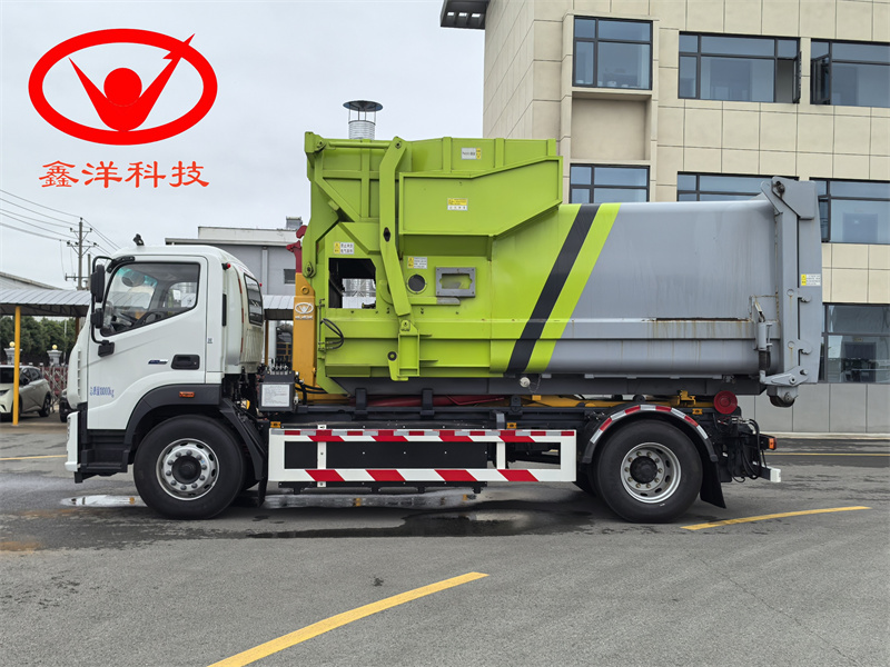 纯电动欧曼勾臂垃圾车