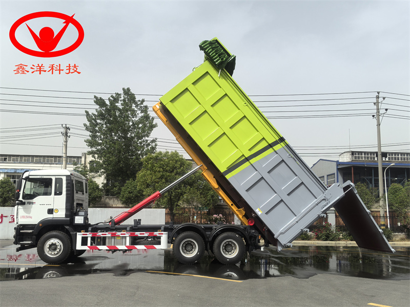 25吨重汽汕德卡勾臂垃圾车